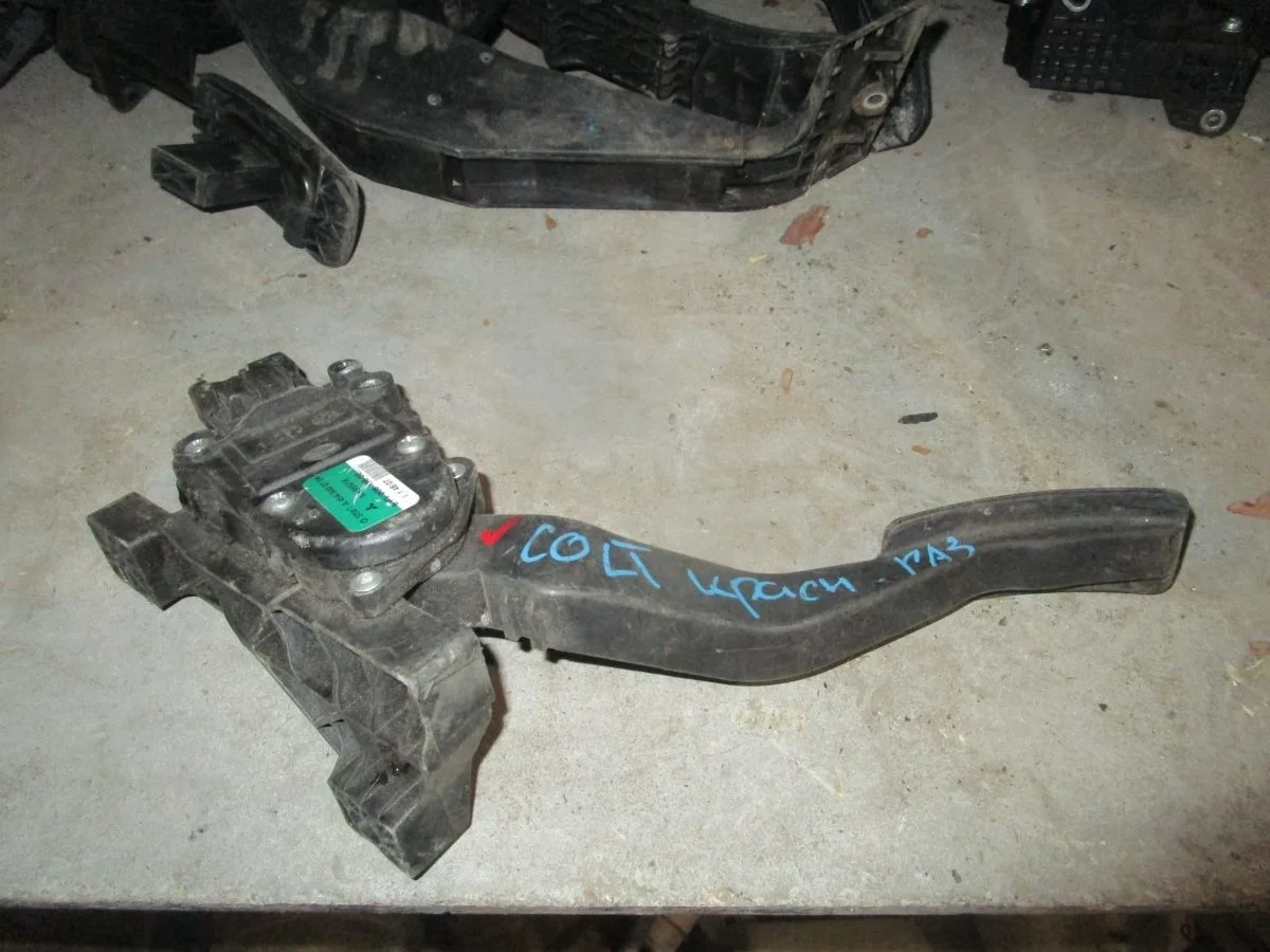 Педаль газа Mitsubishi Colt Z30 (2002—2012)