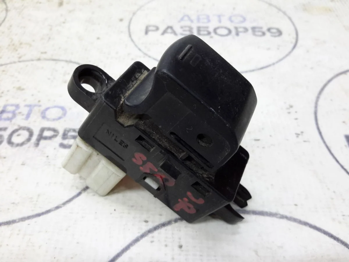 Кнопка стеклоподъемника Infiniti FX35 I (2002—2006)