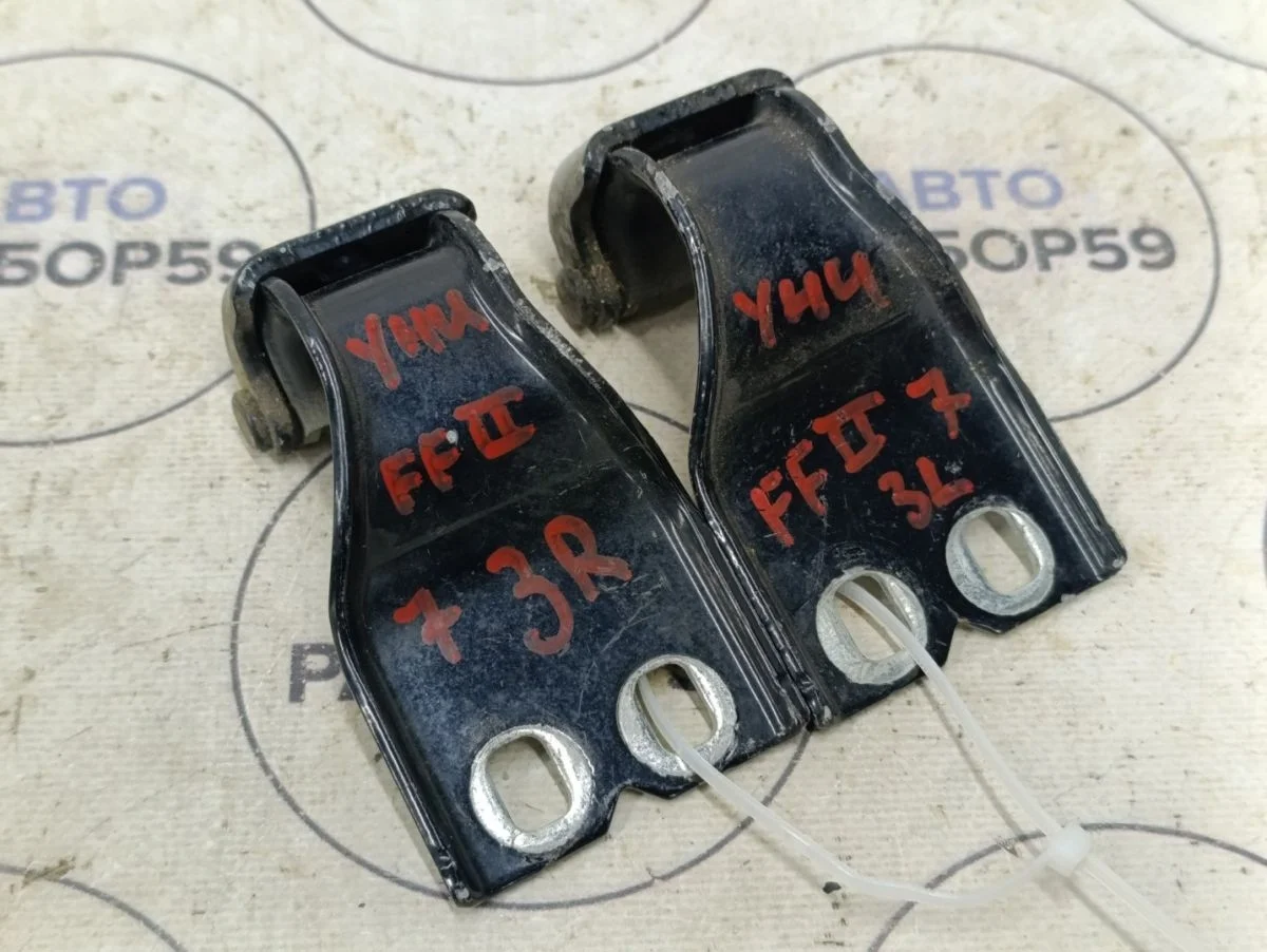 Петля багажника Ford Focus II (2005—2008)