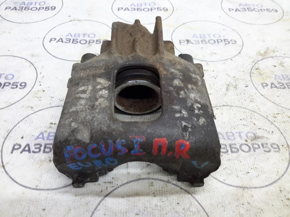 Суппорт передний правый Ford Focus I (1998—2004)