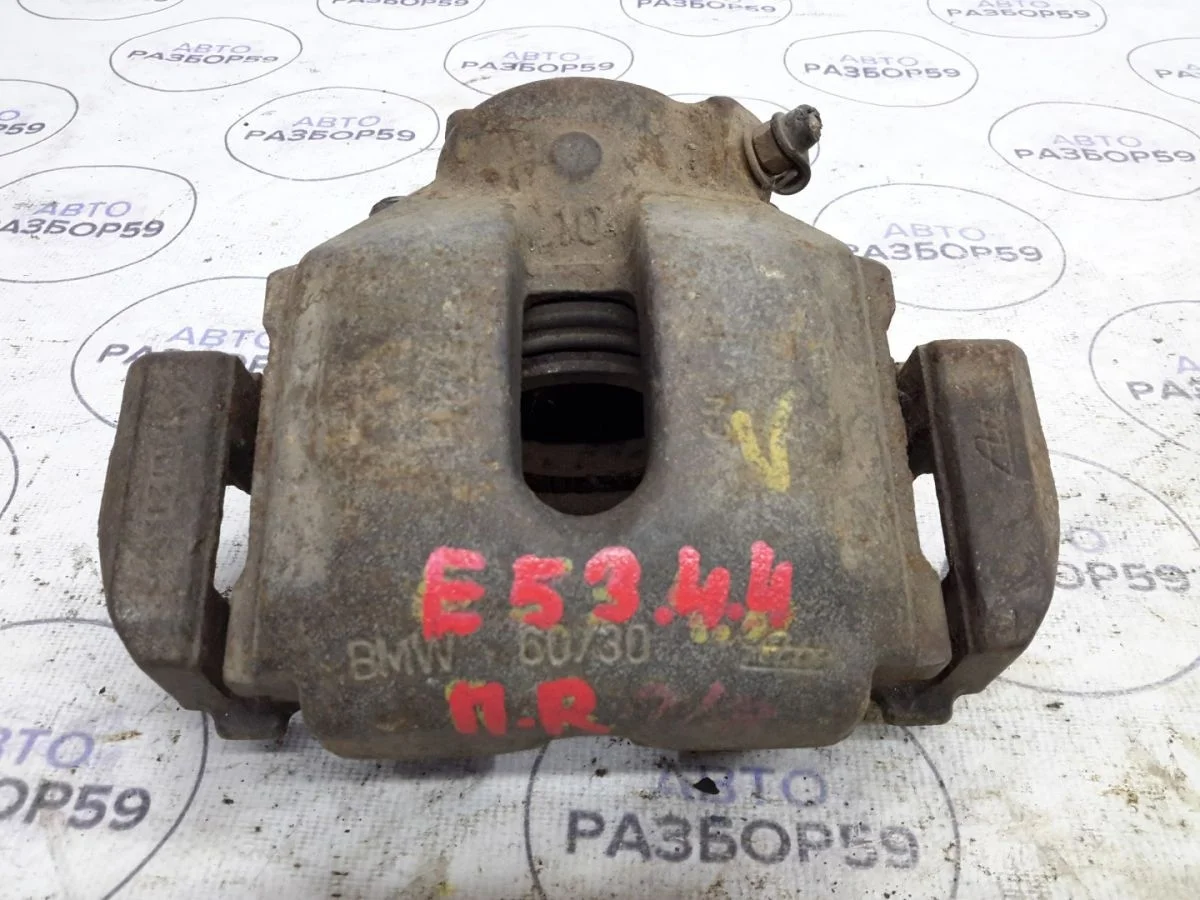 Суппорт передний правый BMW X5 E53 (1999—2003)