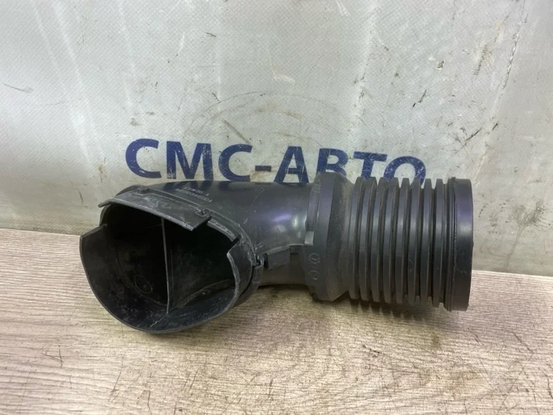 Патрубок воздушный Volvo V40 Cross Country 2014 30677340 V40 CROSS COUNTRY B5204T9