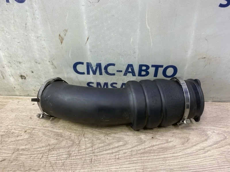Патрубок воздушного фильтра Volvo V40 Cross Country 2014 8692401 V40 CROSS COUNTRY B5204T9
