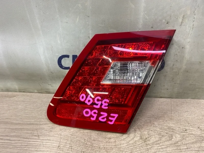 Фонарь крышки багажника Mercedes-Benz E-Class 2012 A2129060258 W212 271.860, правый