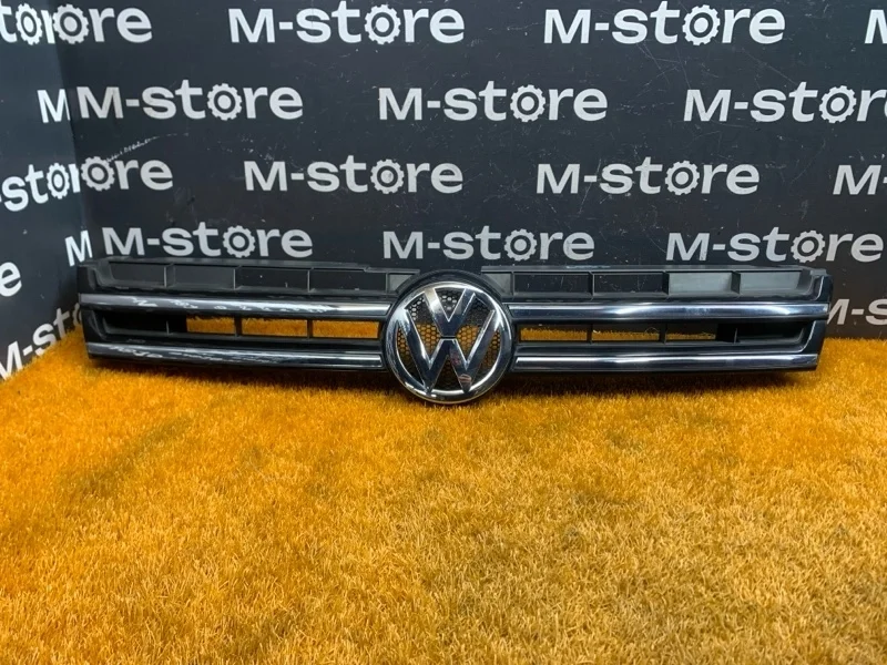 Решетка радиатора Volkswagen Touareg 2011 7P