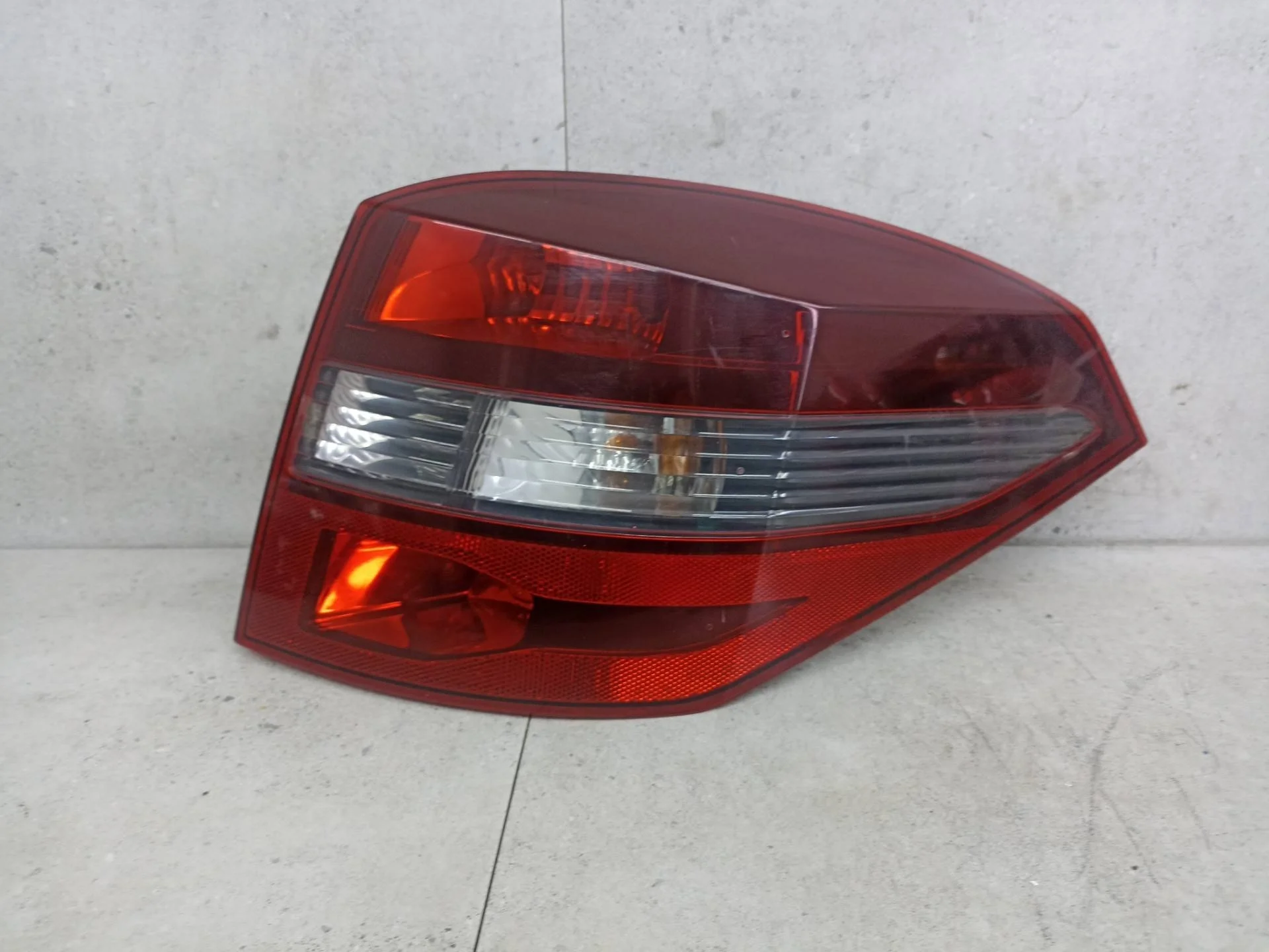 Фонарь задний правый Renault Laguna 3 2010
