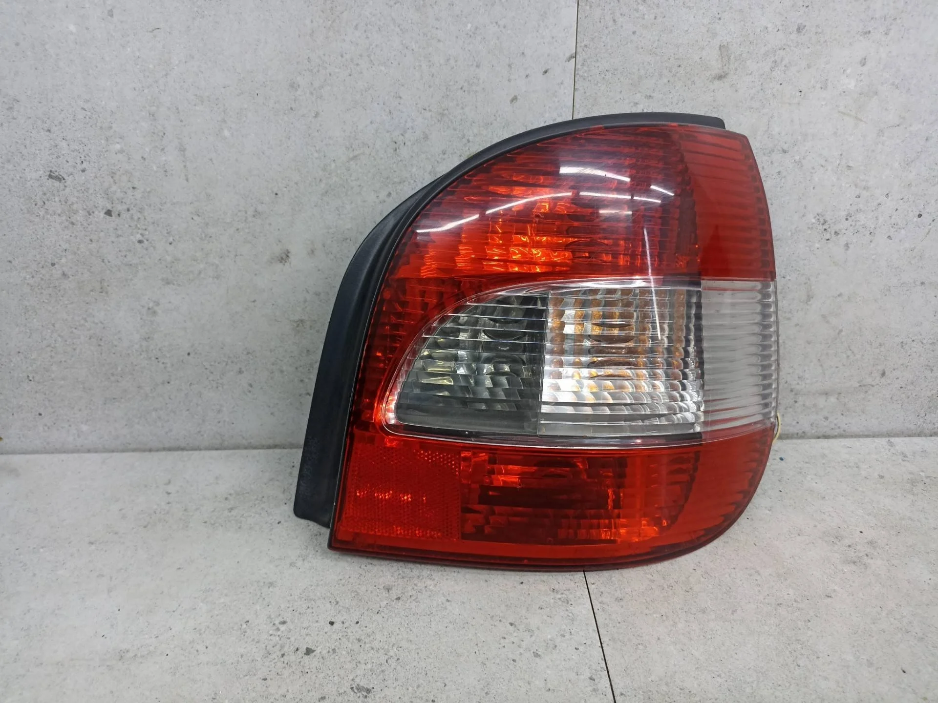 Фонарь задний правый Renault Scenic рест. 2001