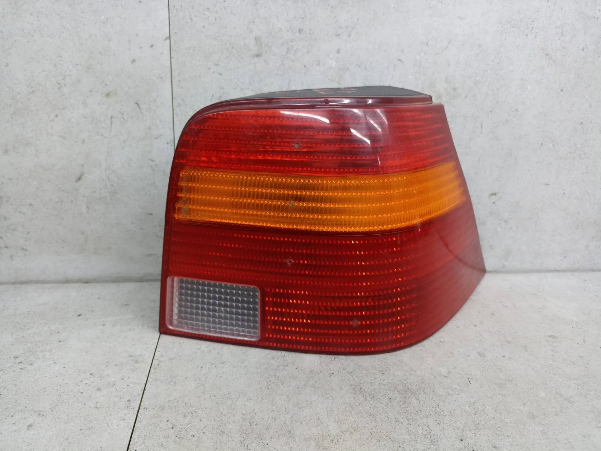Фонарь задний правый Volkswagen Golf 4 2002