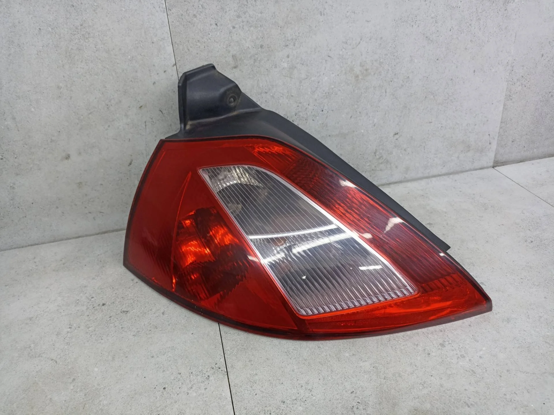Фонарь задний левый Renault Megane 2 2003