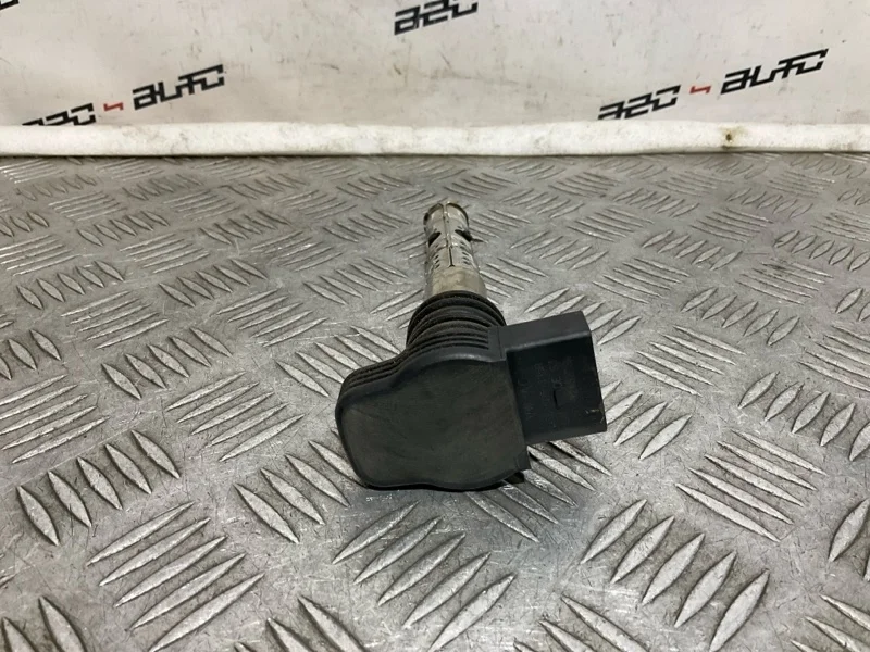 Катушка зажигания Audi A4 06B905115R 2.0