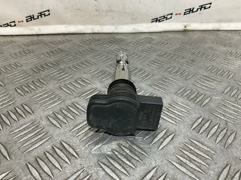 Катушка зажигания Audi A4 06A905115D 2.0