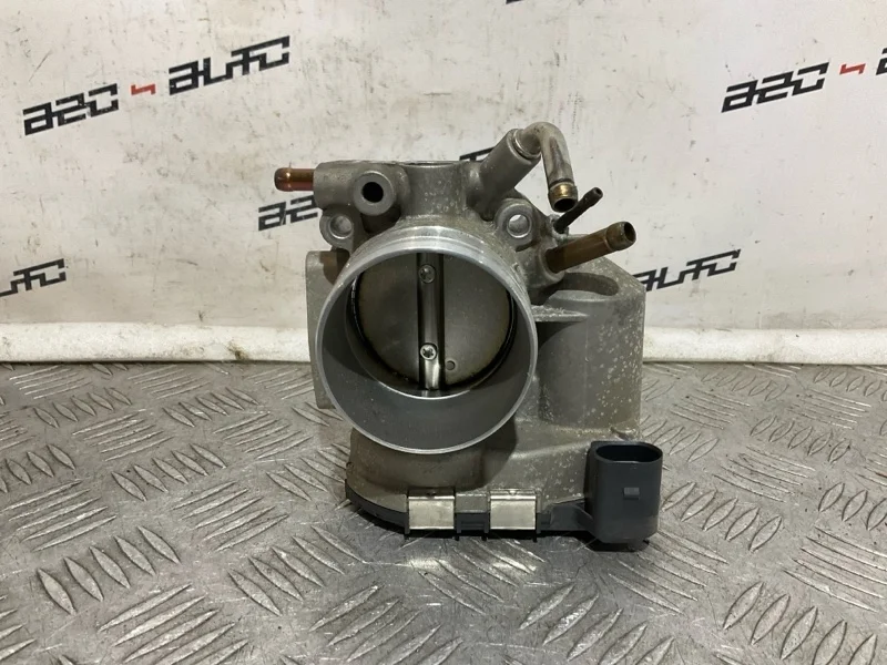 Дроссельная заслонка Audi A4 06B133062H 2.0