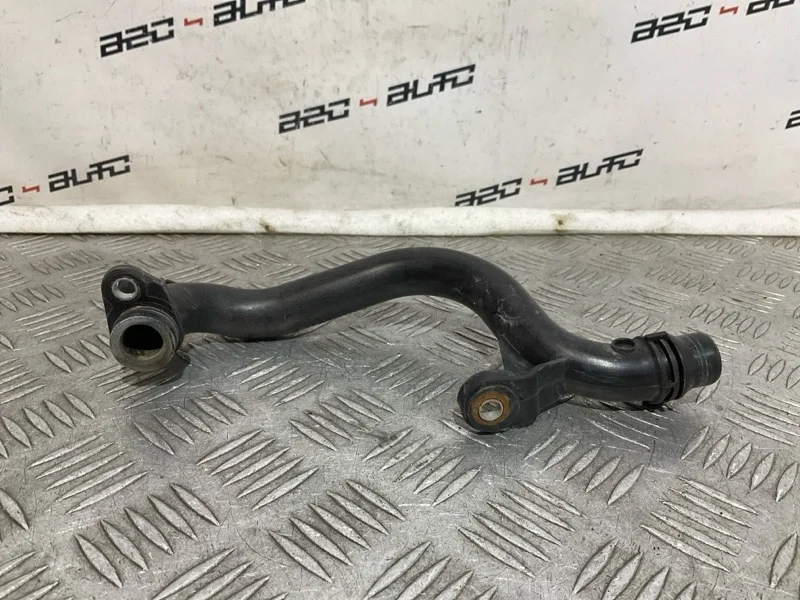 Патрубок системы охлаждения Audi Q5 06H121065D 2.0