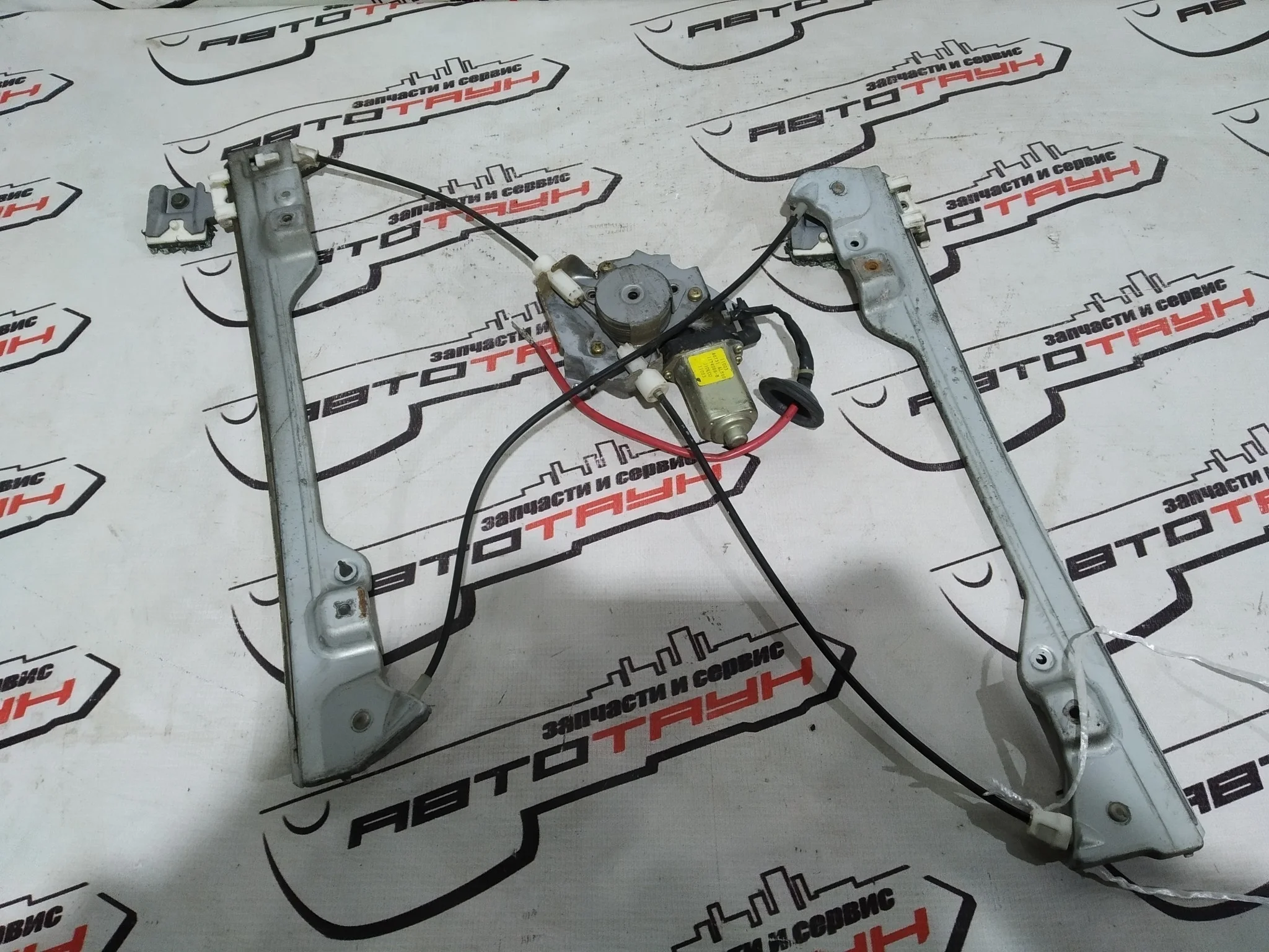 СТЕКЛОПОДЪЕМНИК NISSAN INFINITI CIMA FX35 FX45 PRESIDENT SKYLINE STAGEA ... M35 NM35 NV35 PM35 PNM35 PV35 S50 V35 ПЕРЕДНИЙ ЛЕВЫЙ 4 DOOR 2 КОНТАКТА 80721AR000