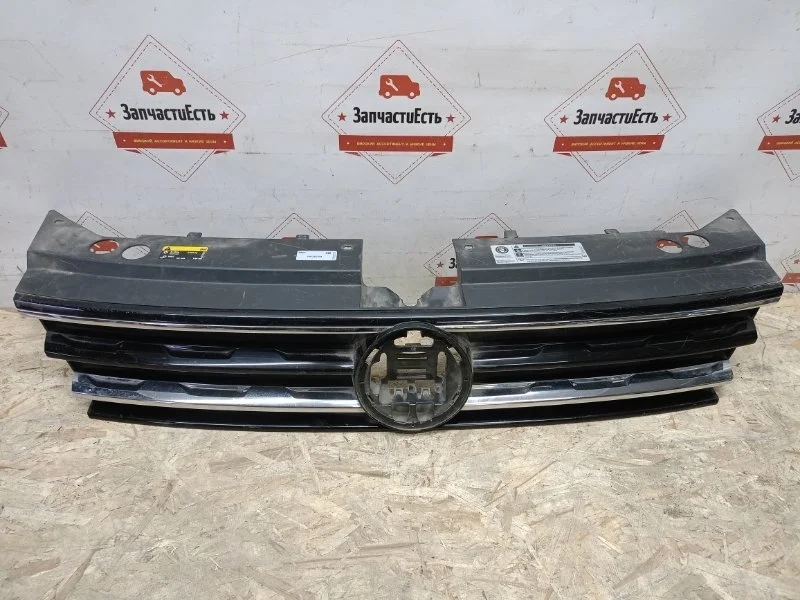 Решетка радиатора Volkswagen Tiguan 2 2016-2020 5NA853651BZLL MK2