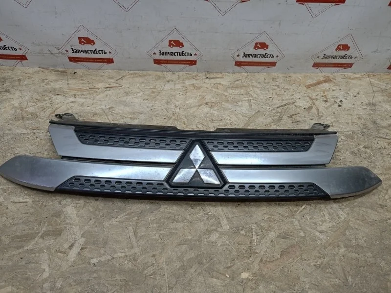 Решетка радиатора Mitsubishi Outlander 3 2018-2023 7450B298 GF