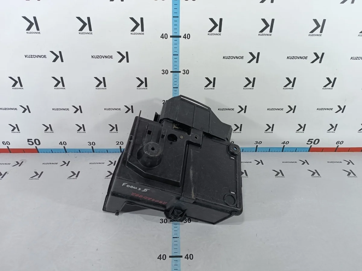Кожух аккумулятора Ford Focus 2008 CB4