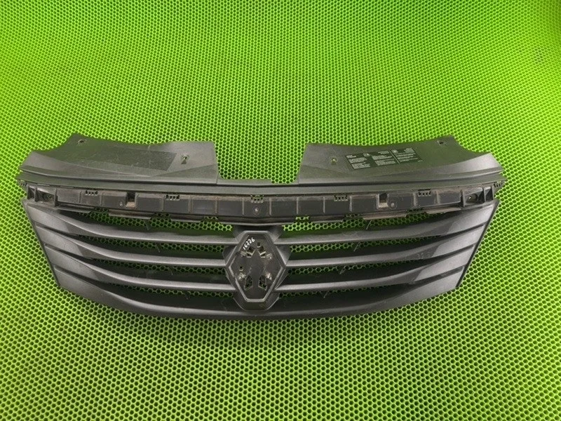 Решетка радиатора Renault Logan 1 8200752748