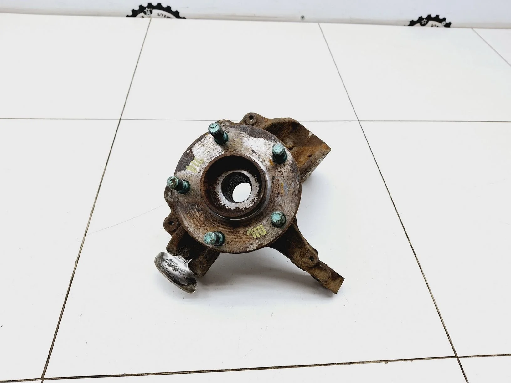 кулак поворотный Ford C-MAX I 2003-2010