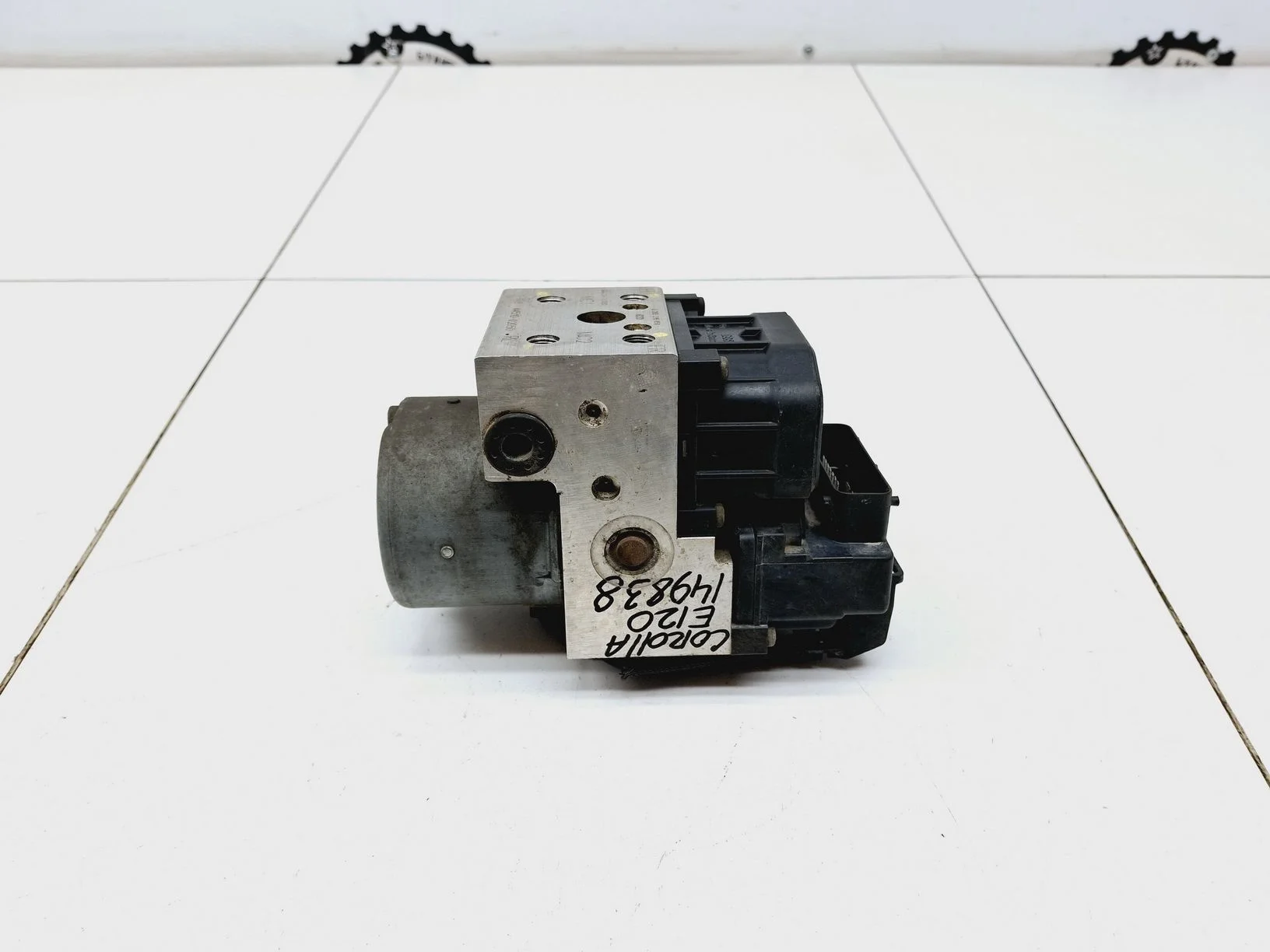 блок abs (насос) Toyota Corolla (E120) 2000-2007