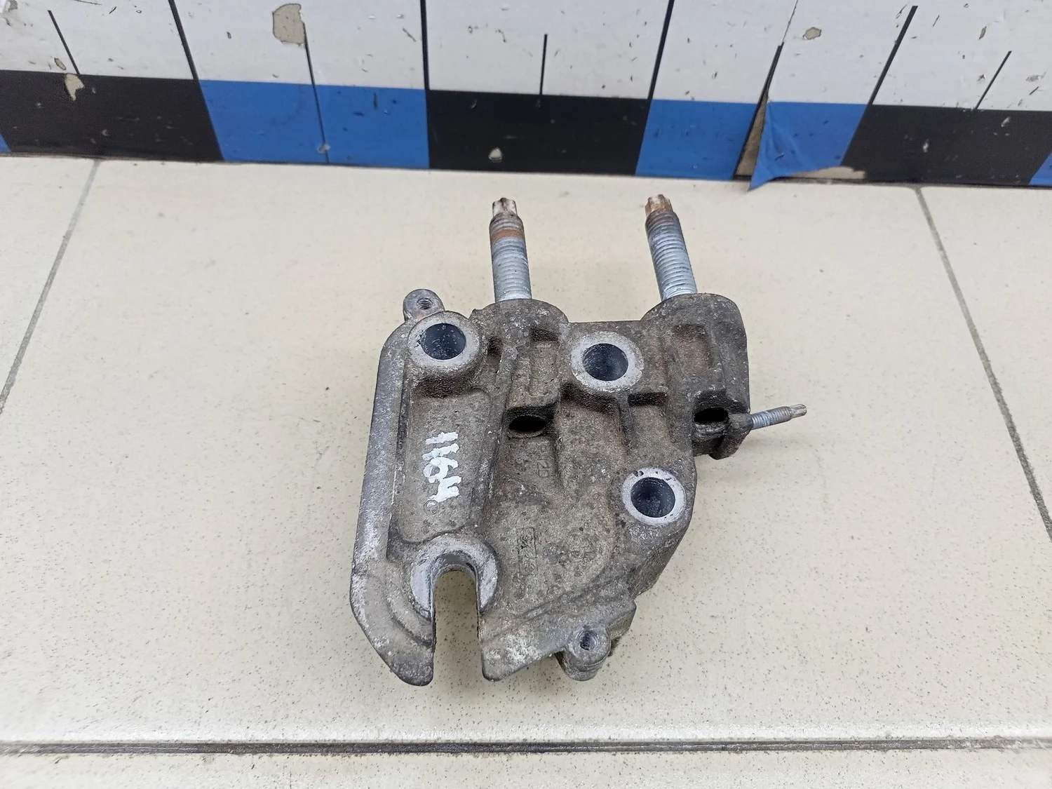 Кронштейн двигателя правый S-MAX 2006-2015