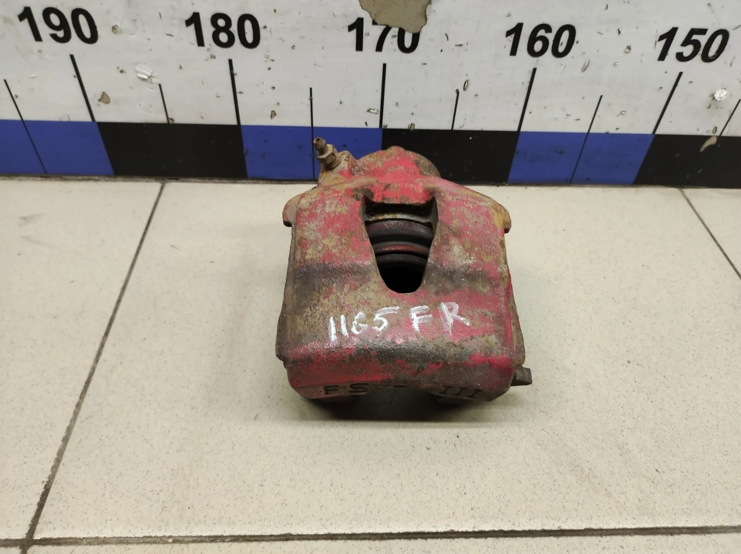 Суппорт передний правый A3 (8L1) 1996-2003