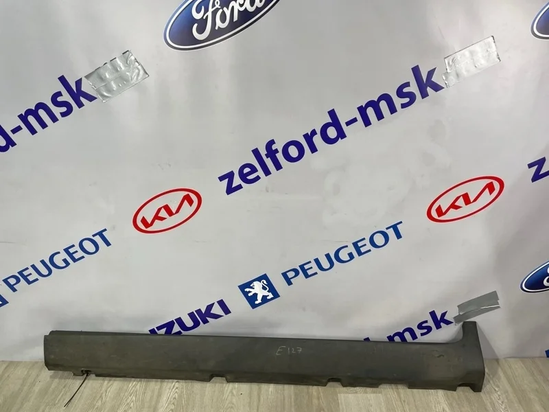 Накладка порог FORD KUGA 2011г