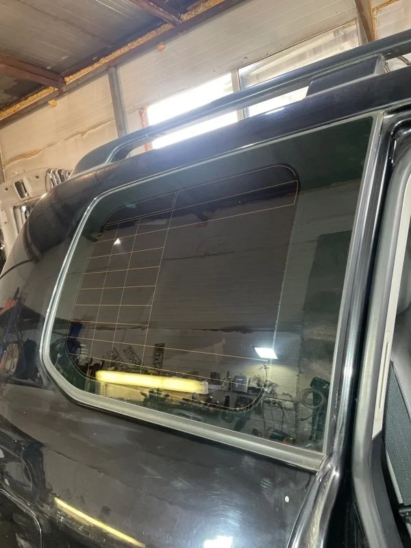 Стекло кузовное глухое правое Toyota Land Cruiser 2010 6271060B00 URJ200 1VD-FTV 4.5