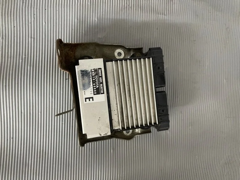 Блок управления форсунками Toyota Land Cruiser 2010 8987171010 URJ200 1VD-FTV 4.5