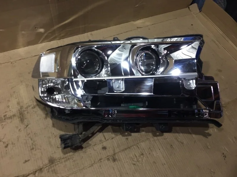 Фара правая Toyota Land Cruiser 2018 8110560K12 URJ202 4.5 1VD-FTV, правая