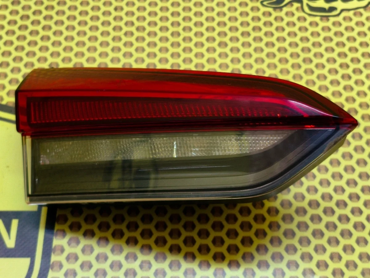 Фонарь крышки багажника Skoda Rapid 2020 NK6