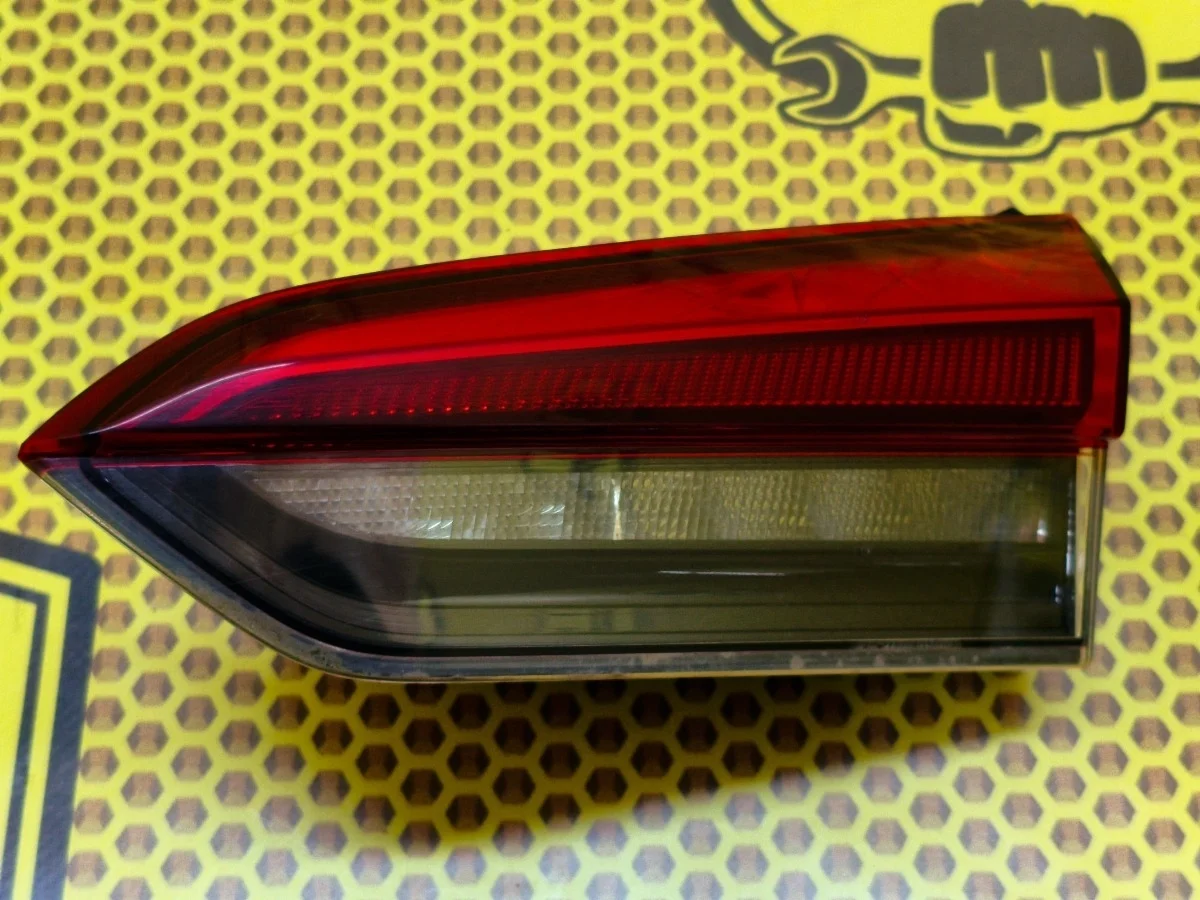 Фонарь крышки багажника Skoda Rapid 2020 NK6