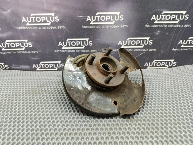 Поворотные кулаки Nissan Almera 1995-2000 400150M000 N15 1.4, переднее правое