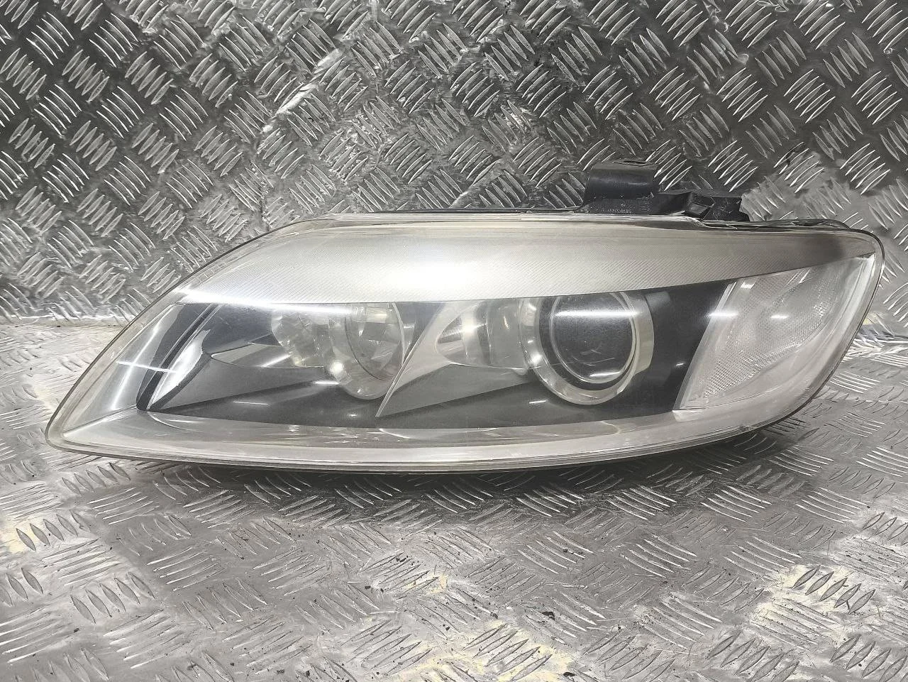 фара левая Audi Q7 4L