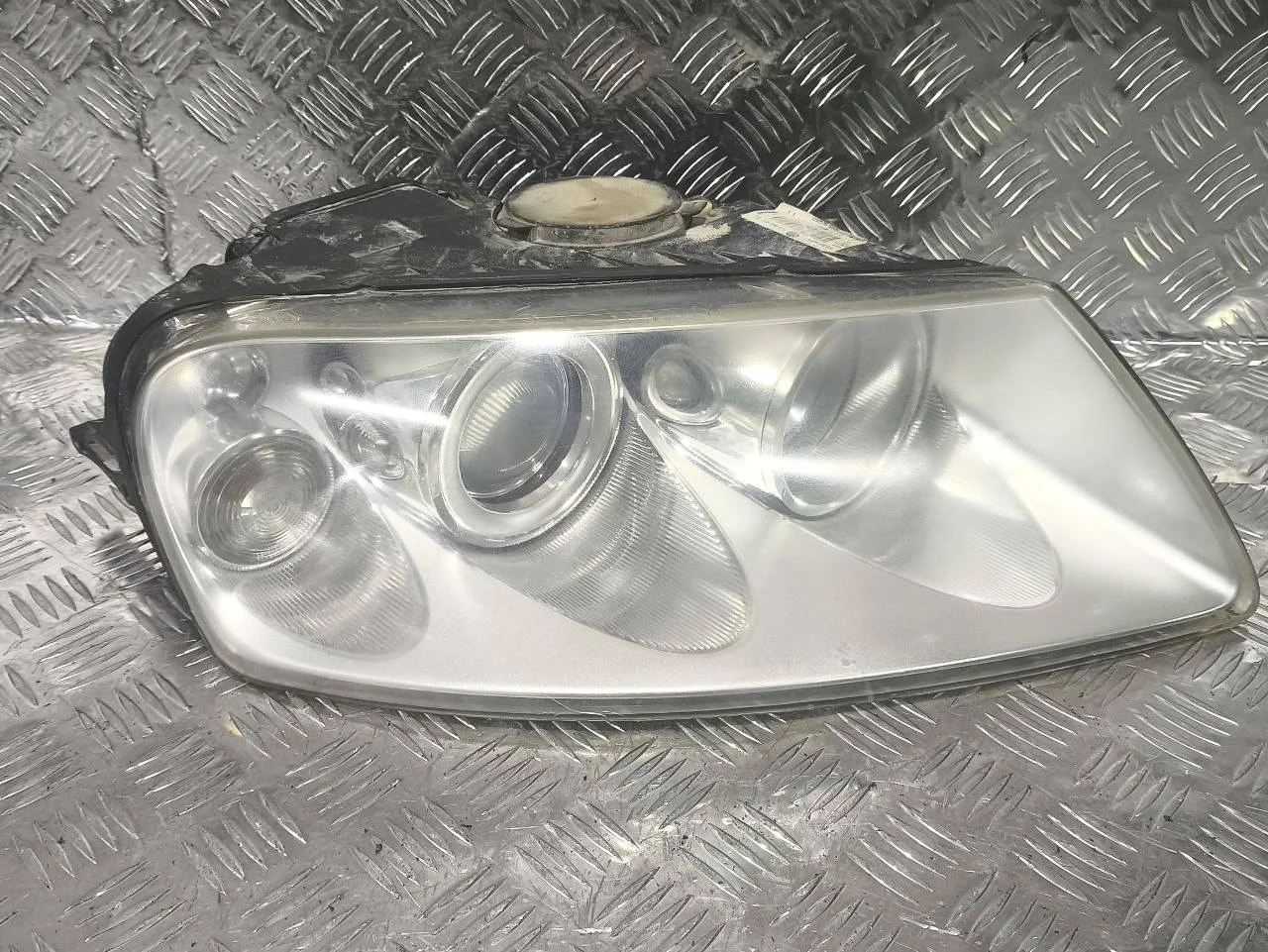 фара правая Volkswagen Touareg