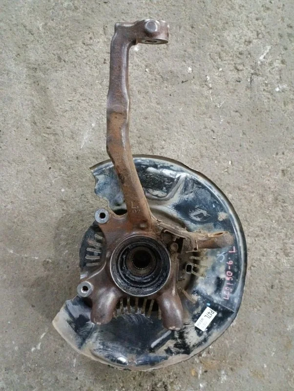 Кулак поворотный левый Toyota Land Cruiser Prado 150 (2009-2023) 2012
