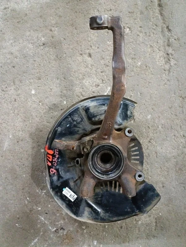 Кулак поворотный правый Toyota Land Cruiser Prado 150 (2009-2023) 2012