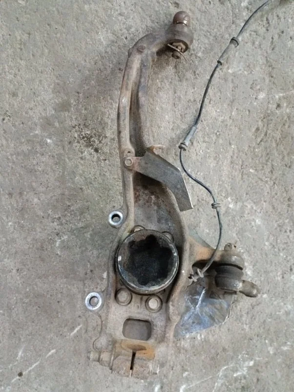 Кулак поворотный левый Nissan Pathfinder (R51M) 2004-2013 2009
