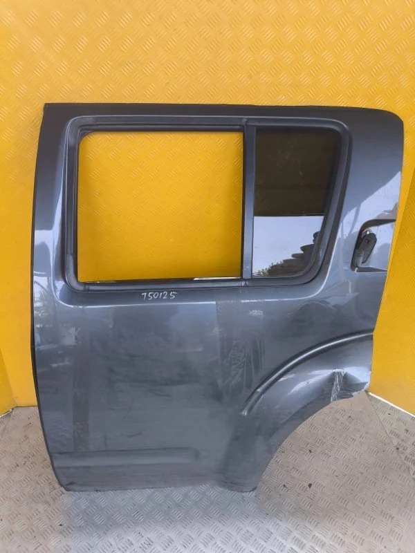 Стекло двери задней левой Nissan Pathfinder (R51M) 2004-2013 2010 Внедорожник
