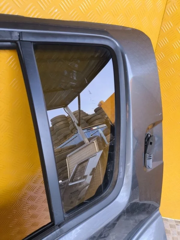 Стекло двери задней левой (форточка) Nissan Pathfinder (R51M) 2004-2013 2010 Внедорожник