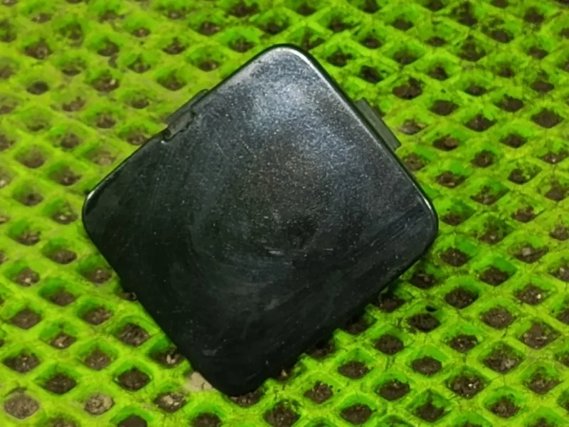 Заглушка переднего бампера Renault Sandero 2016 511809357R ХЭТЧБЕК D4FF732