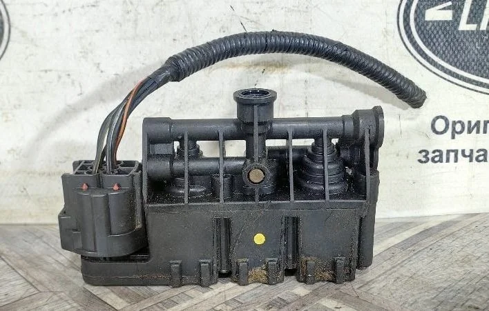 Блок клапанов передний DISCOVERY 3/4 L319 05-15
