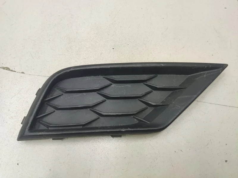Решетка в бампер правая Volkswagen Tiguan 2