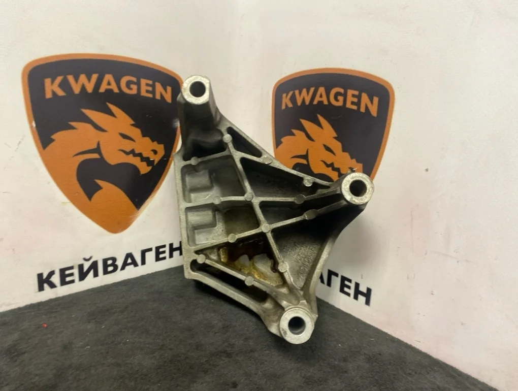 Кронштейн двигателя Opel Astra 2012 J