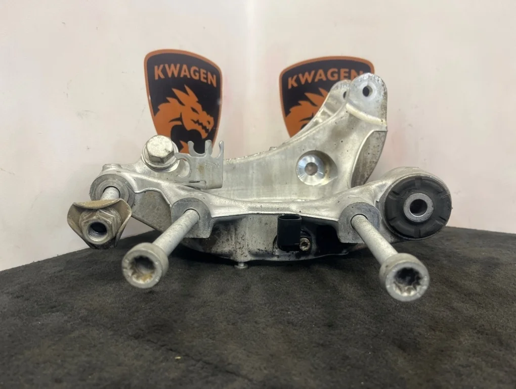 Кулак Volkswagen Touareg 2015