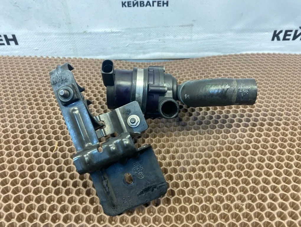 Помпа дополнительная Audi Q7 2007 4L
