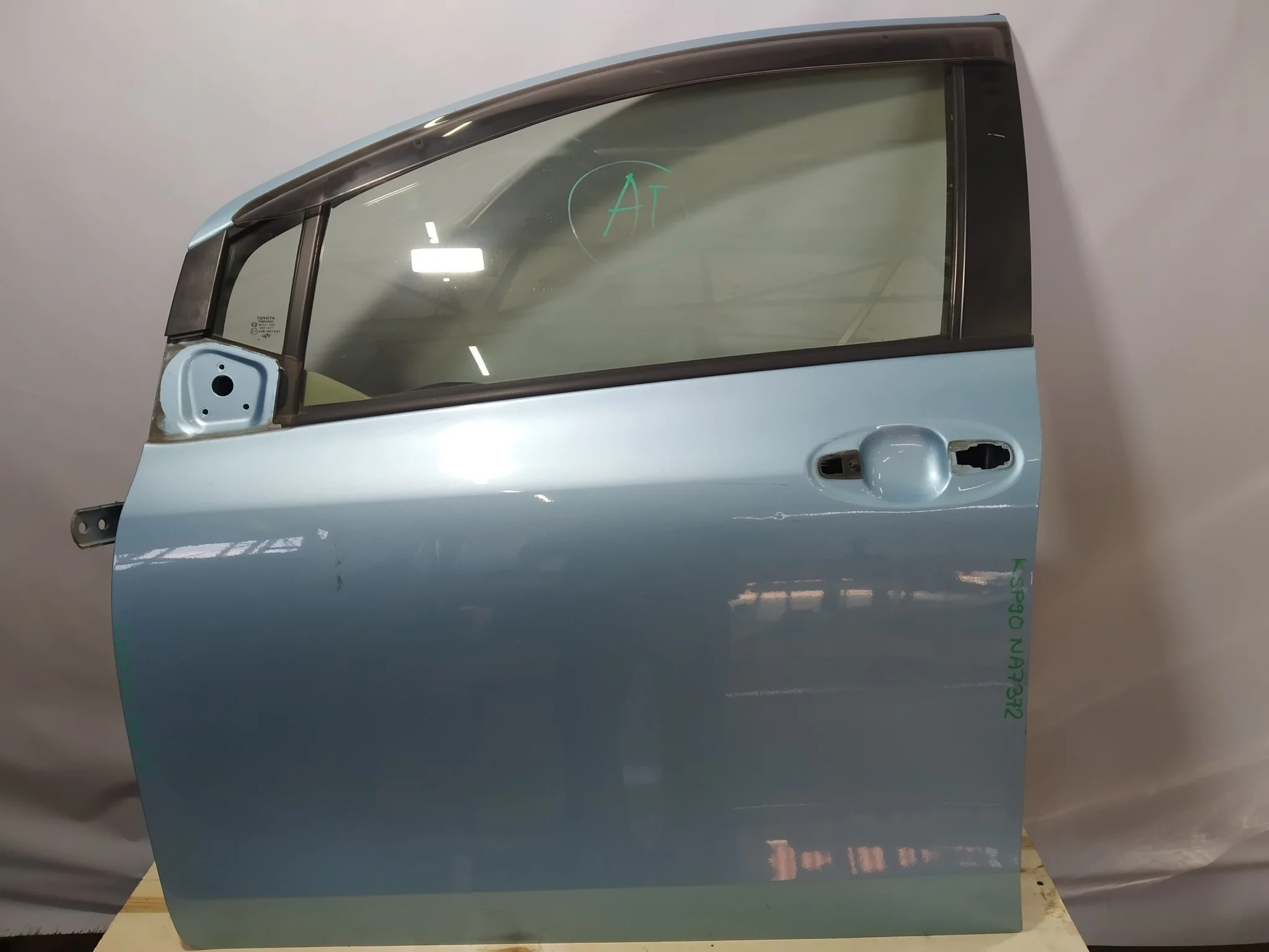 ДВЕРЬ TOYOTA VITZ YARIS KSP90 NCP90 NCP91 NCP95 NLP90 NSP90 SCP90 ZSP90 6700252340 ПЕРЕДНЯЯ ЛЕВАЯ 5 DOOR голубой, 8S9 NA7372