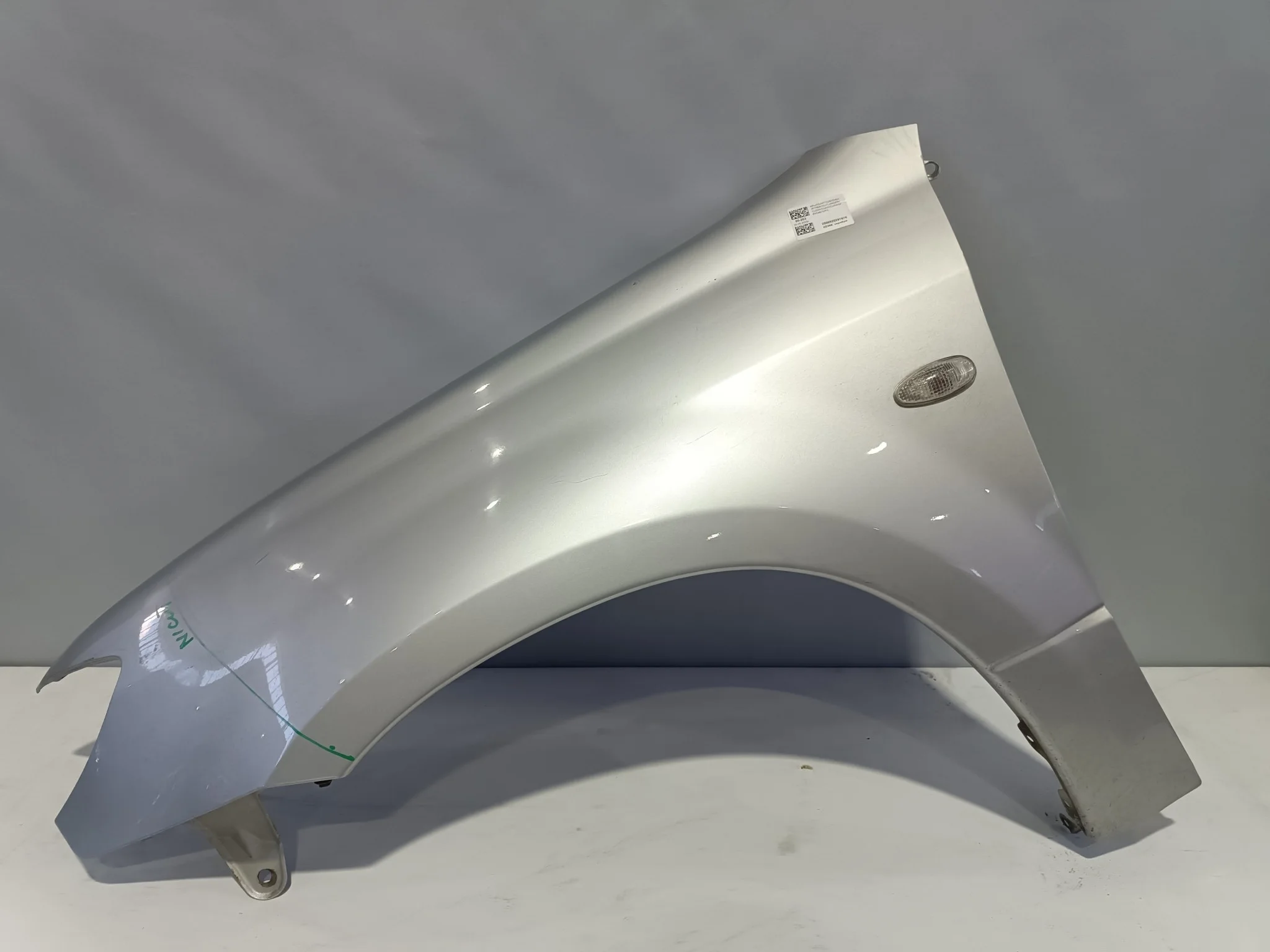 КРЫЛО MITSUBISHI AIRTREK OUTLANDER CU2W CU4W CU5W MR954675 ПЕРЕДНЕЕ ЛЕВОЕ серебро, A69 XE266
