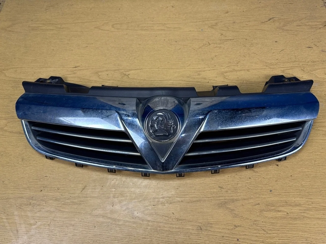 Решетка радиатора Opel Zafira B 2008-2014 13247327