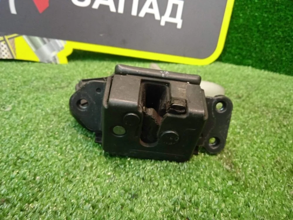 Замок багажника Toyota Land Cruiser 2011 200